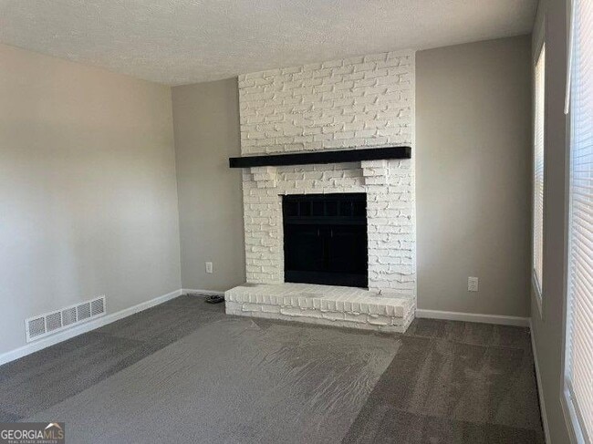 Building Photo - 1052 Dassow Ct