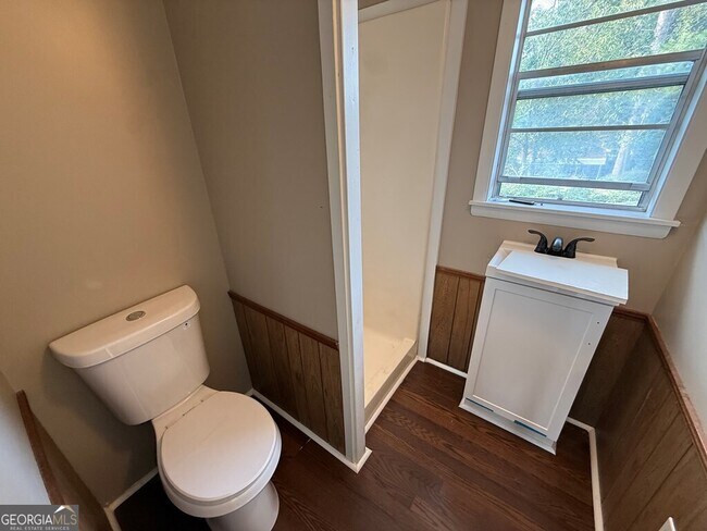 Building Photo - 412 Roberson St