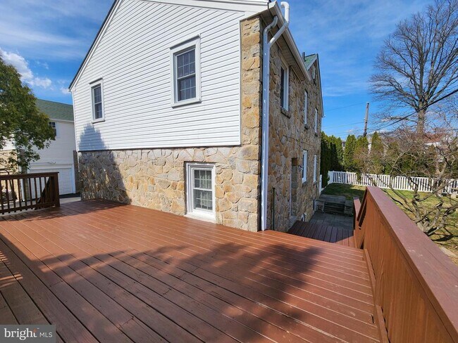 Building Photo - 1156 Garfield Ave