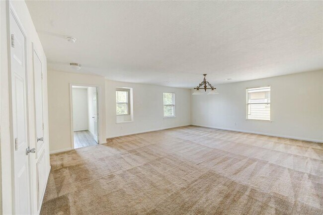 Building Photo - 16003 Peach Bluff Ln