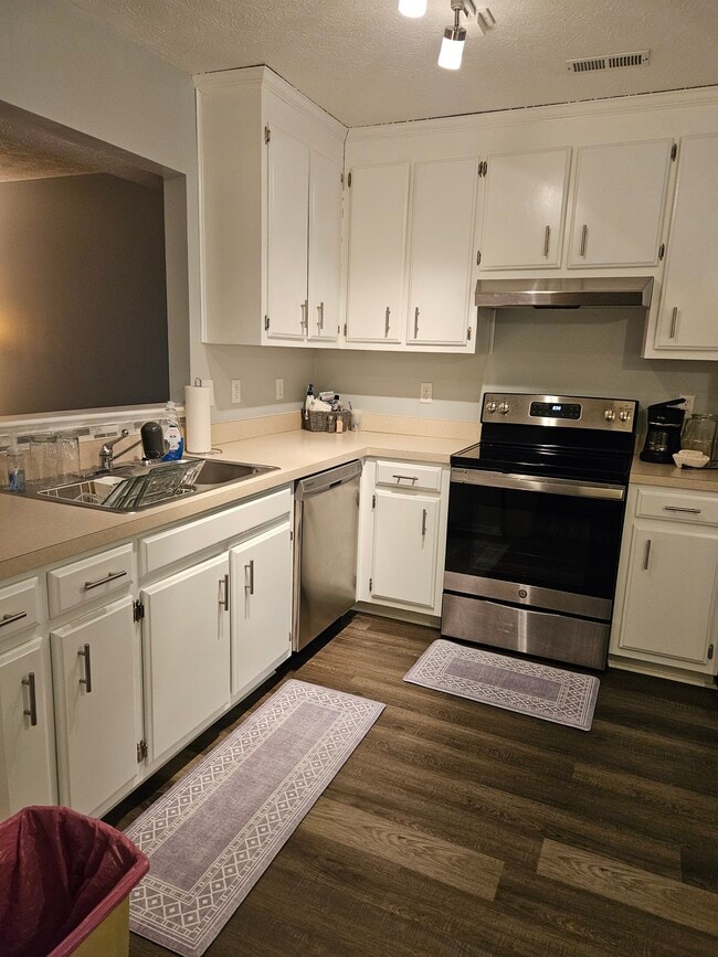 Building Photo - 309 Crestwood Ct