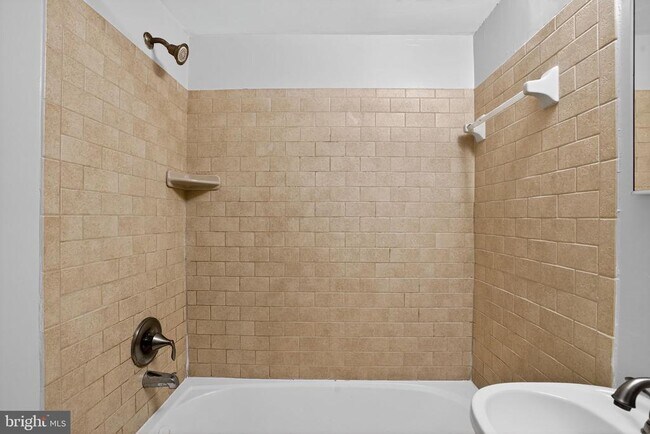 Building Photo - 3105 Naylor Rd SE