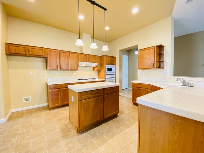 Building Photo - 9565 Stone Springs Dr