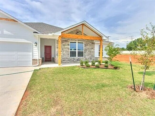 Building Photo - 4601 Olivera St