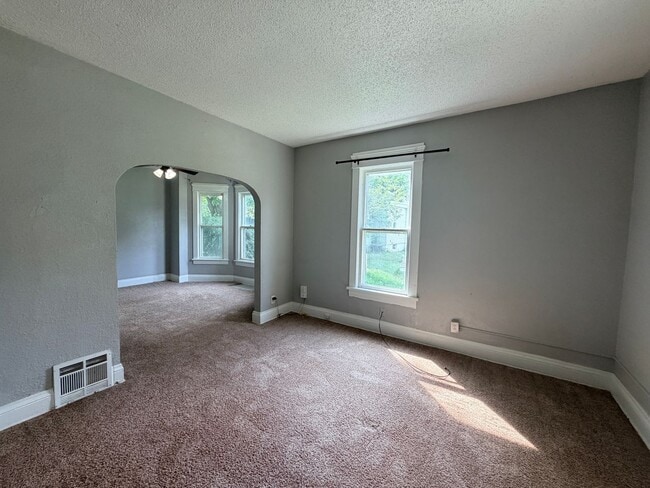 Building Photo - 1614 13th Ave