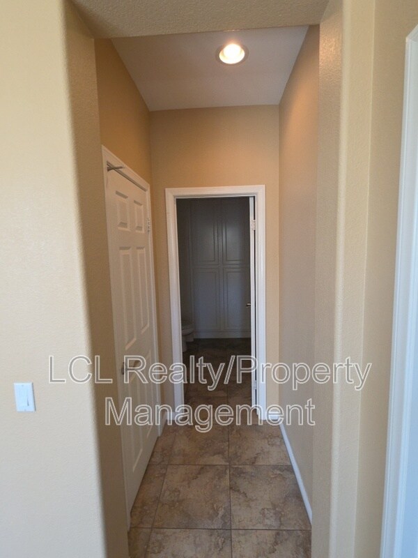 Building Photo - 27635 Whisperwood Dr