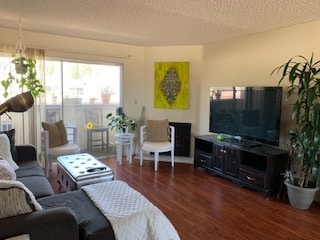 Large living room - 1427 Saltair S Ave