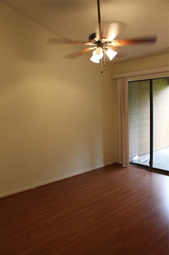 Building Photo - 203 E 31st St