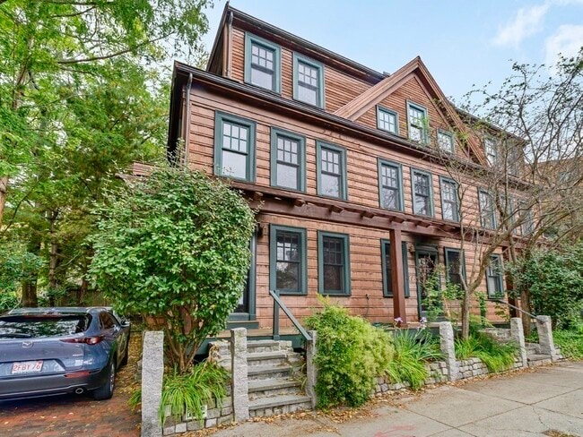 Building Photo - 253 River St