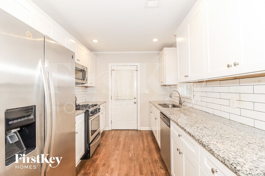 Building Photo - 2802 Glenvalley Dr