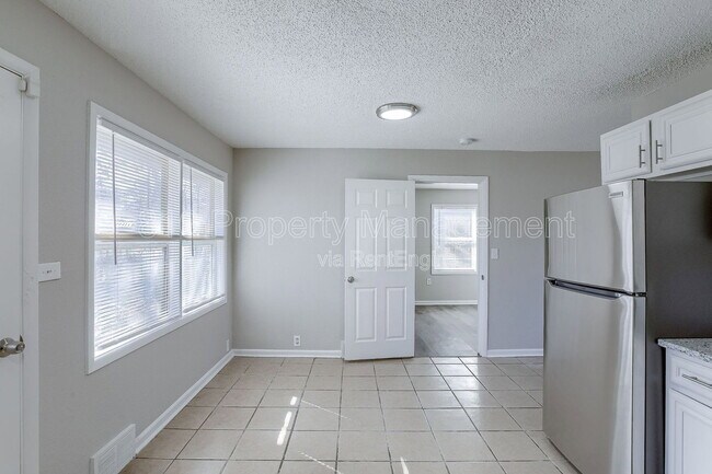 Building Photo - 11201 Crystal Ave