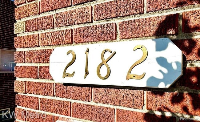 Building Photo - 2182 Vernier Rd