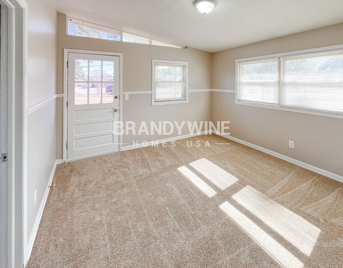 Building Photo - 7671 Vale Dr