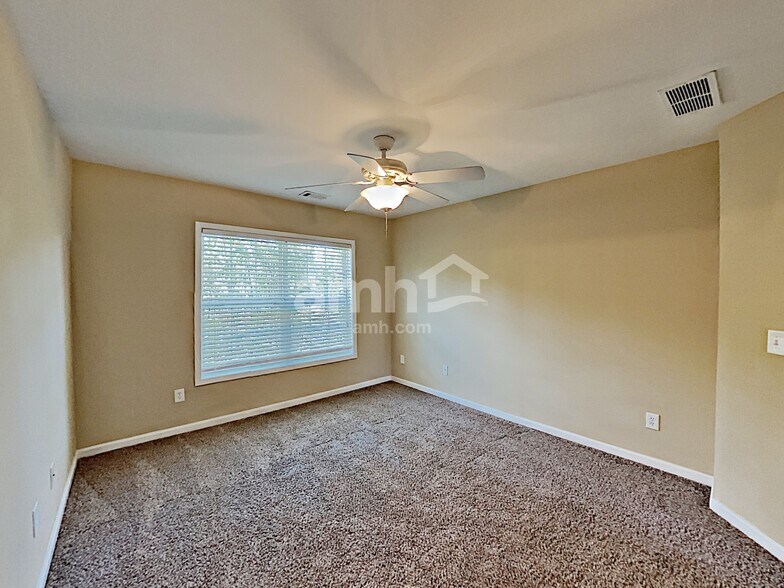 Building Photo - 327 Meadowcrest Cir