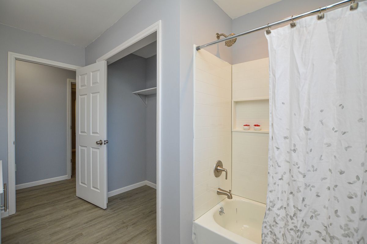 Building Photo - 5385 Macy Grove Rd