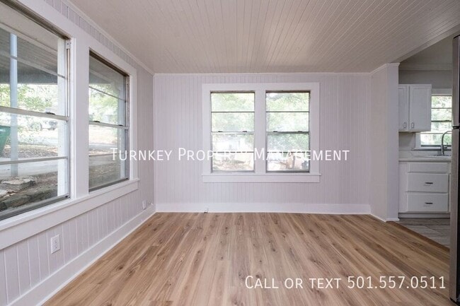 Building Photo - 324 N Jackson St