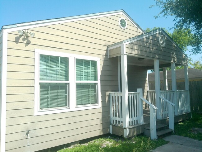 Building Photo - 2614 Cleo St