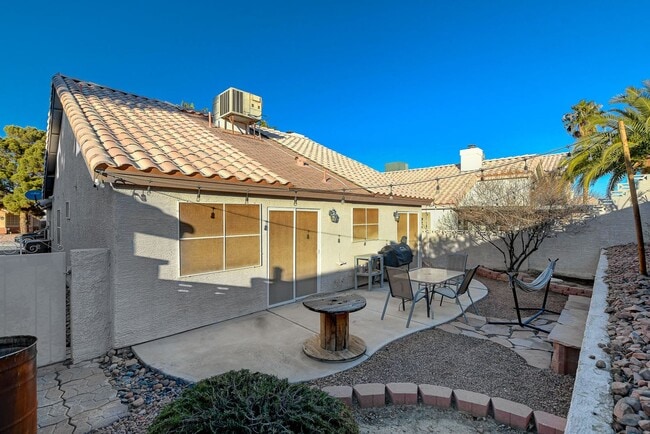 Building Photo - Fully Furnished 1-Story Home for Rent in t...