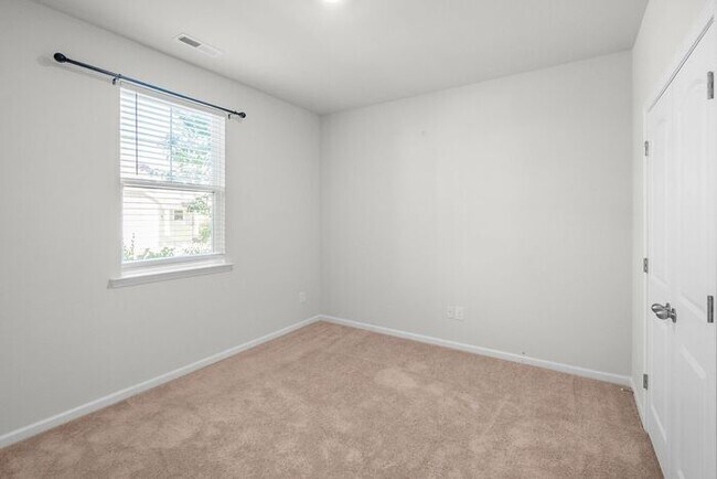 Building Photo - Luxury Living Begins at Home: Where Every Day Feels Like a Retreat; 5BR/3BA, Office