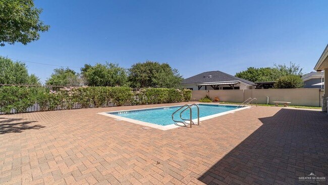 Building Photo - 22 Hill Country Rd