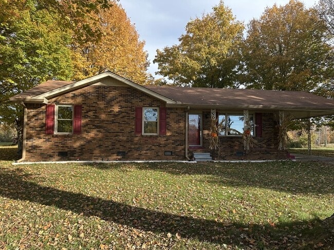 Building Photo - 131 Woods Rd