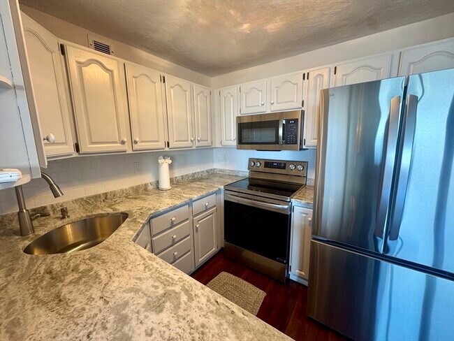 Building Photo - 77 Adams St