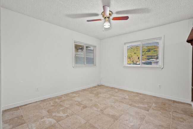 Building Photo - 10561 Alskog St