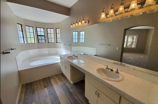 Building Photo - Beautiful 3 Bed 2.5 Bath In Vista