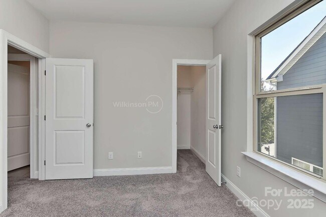 Building Photo - 8765 Aspinwall Dr