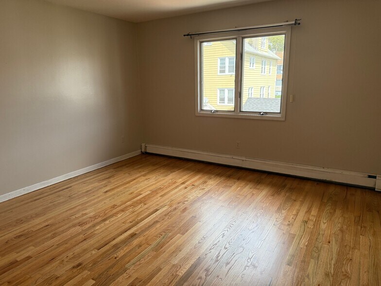 Building Photo - 373 Jersey Ave