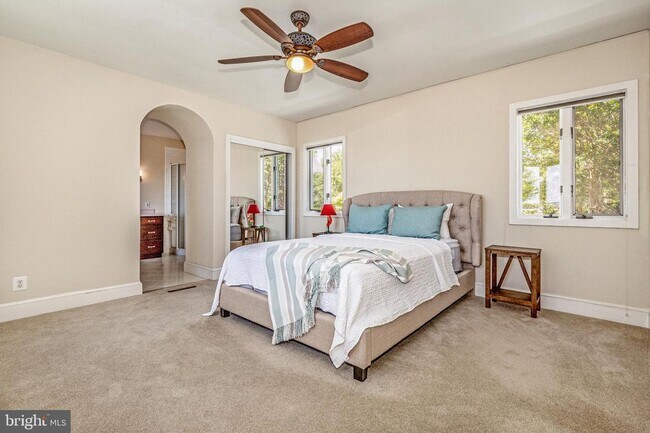 Building Photo - Home in Bay Ridge with beautiful views of the Chesapeake Bay!