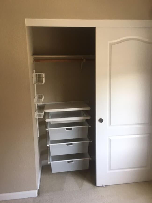 Building Photo - Outstanding 2 bd 2 bth Condo in prime Plea...