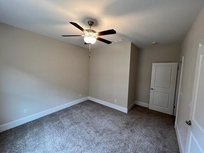 Building Photo - 843 Avery Park Dr