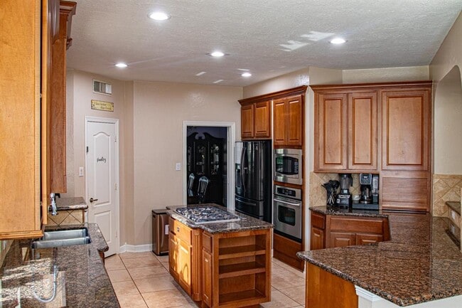 Building Photo - 9006 Stones Throw Ln