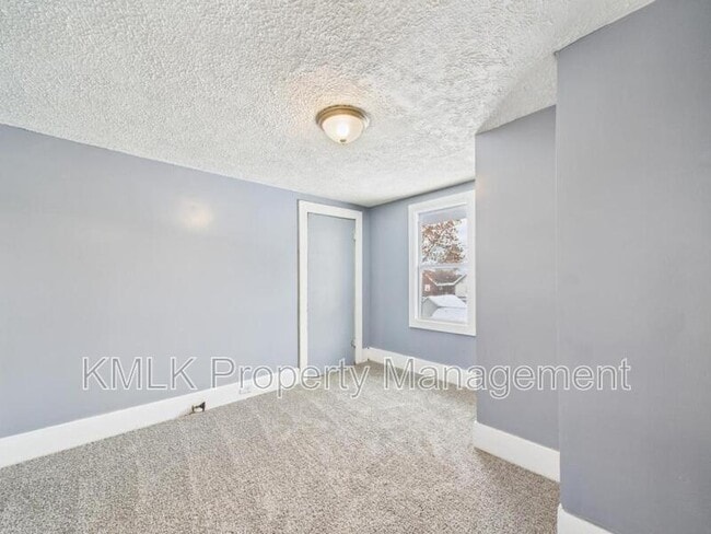 Building Photo - 594 Columbia Ave