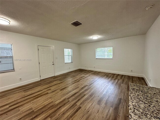 Building Photo - 3315 SW 15th Ave