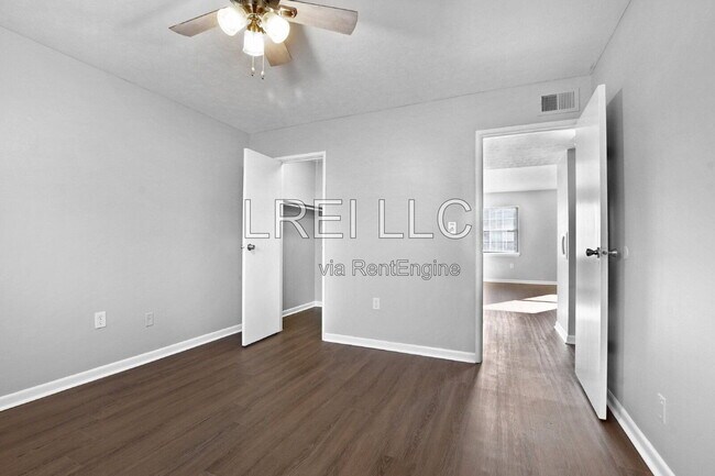 Building Photo - 3325 Breckenridge Ln