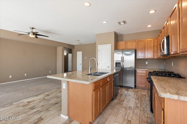 Building Photo - 949 E Indian Wells Pl