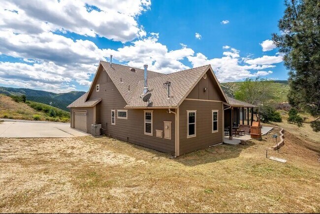 Building Photo - Furnished 4BR Mountain View Home with Garage
