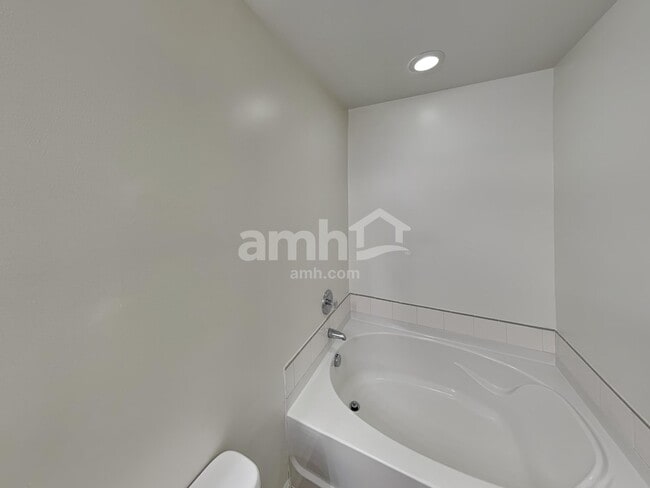 Building Photo - 4811 Spruce Peak Rd