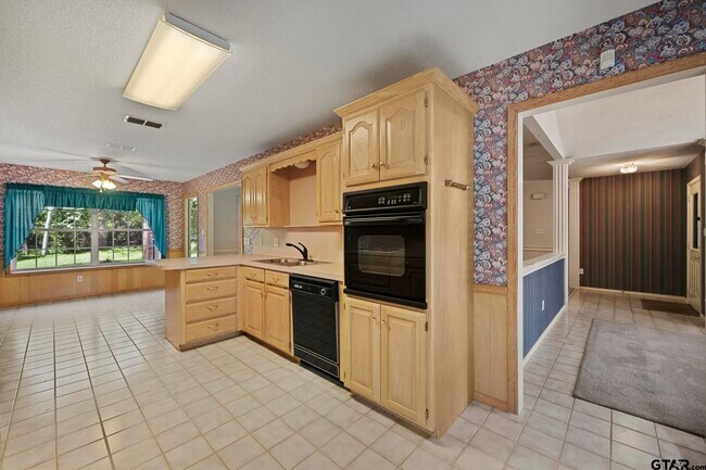 Building Photo - 11933 White Deer Trail