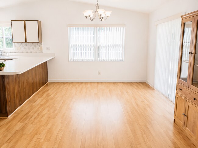 Building Photo - 3-bedroom, 2-bath lake house with a 2-car garage on 1/2 acre directly on Little Lake Weir.