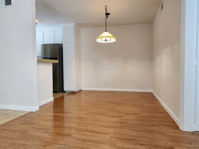 Building Photo - Rarely Available, Single-story, 2Bd 2Ba re...