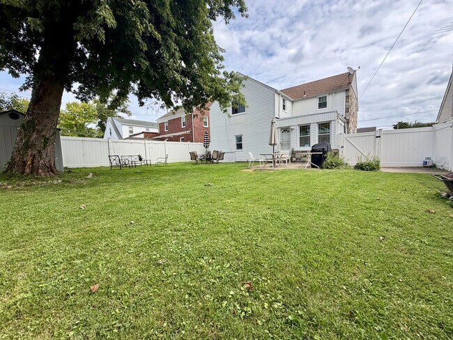 Building Photo - 6522 N American St