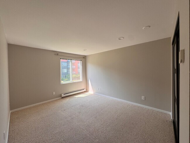 Building Photo - 7001 Sand Point Way NE