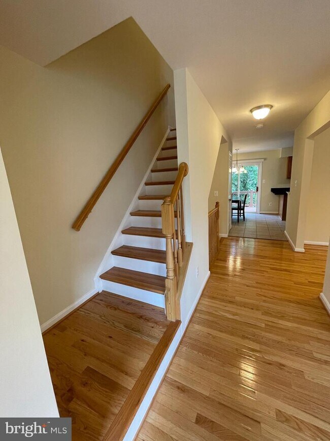 Building Photo - 5693 Sherborne Knolls