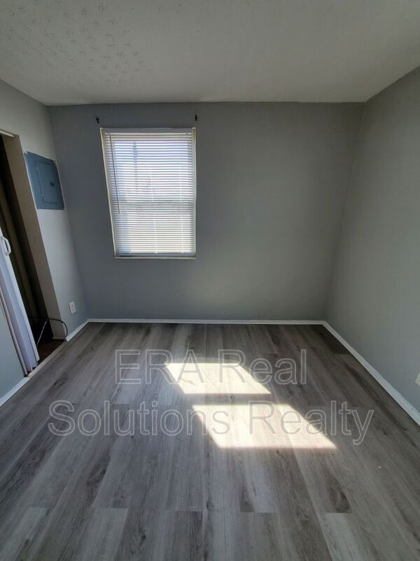 Building Photo - 1045 Leona Ave