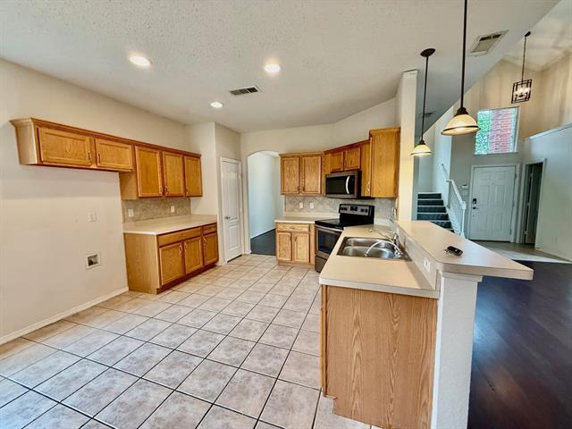 Building Photo - 3900 Braxton Ln