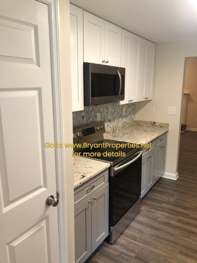 Building Photo - Townhome