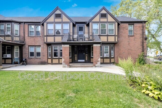 Building Photo - 137 Sanders Rd